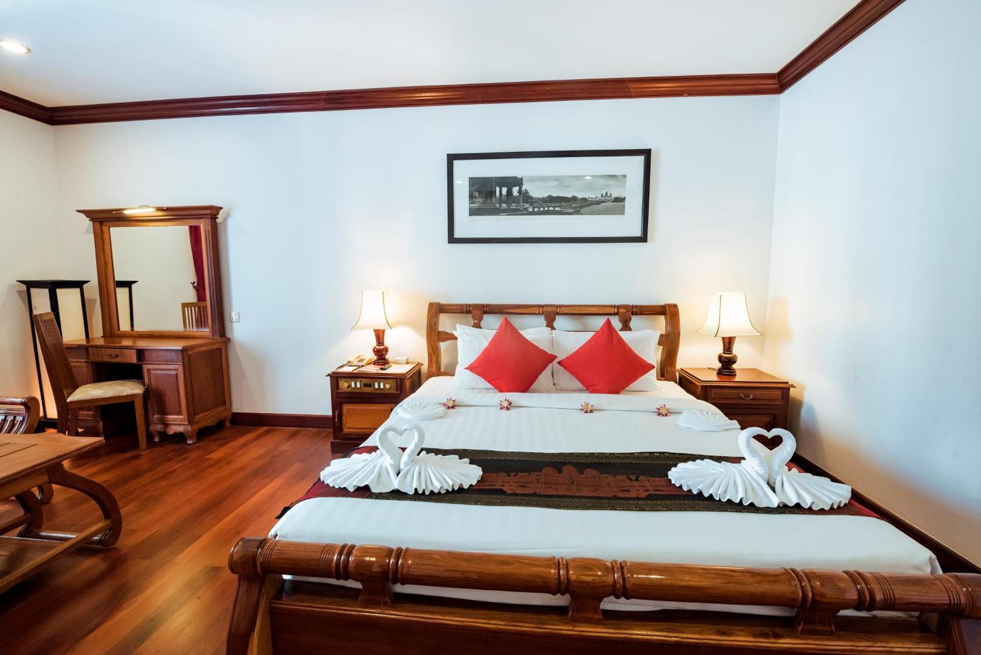 The Suite By Royal Crown Hotel Siem Reap Exterior foto