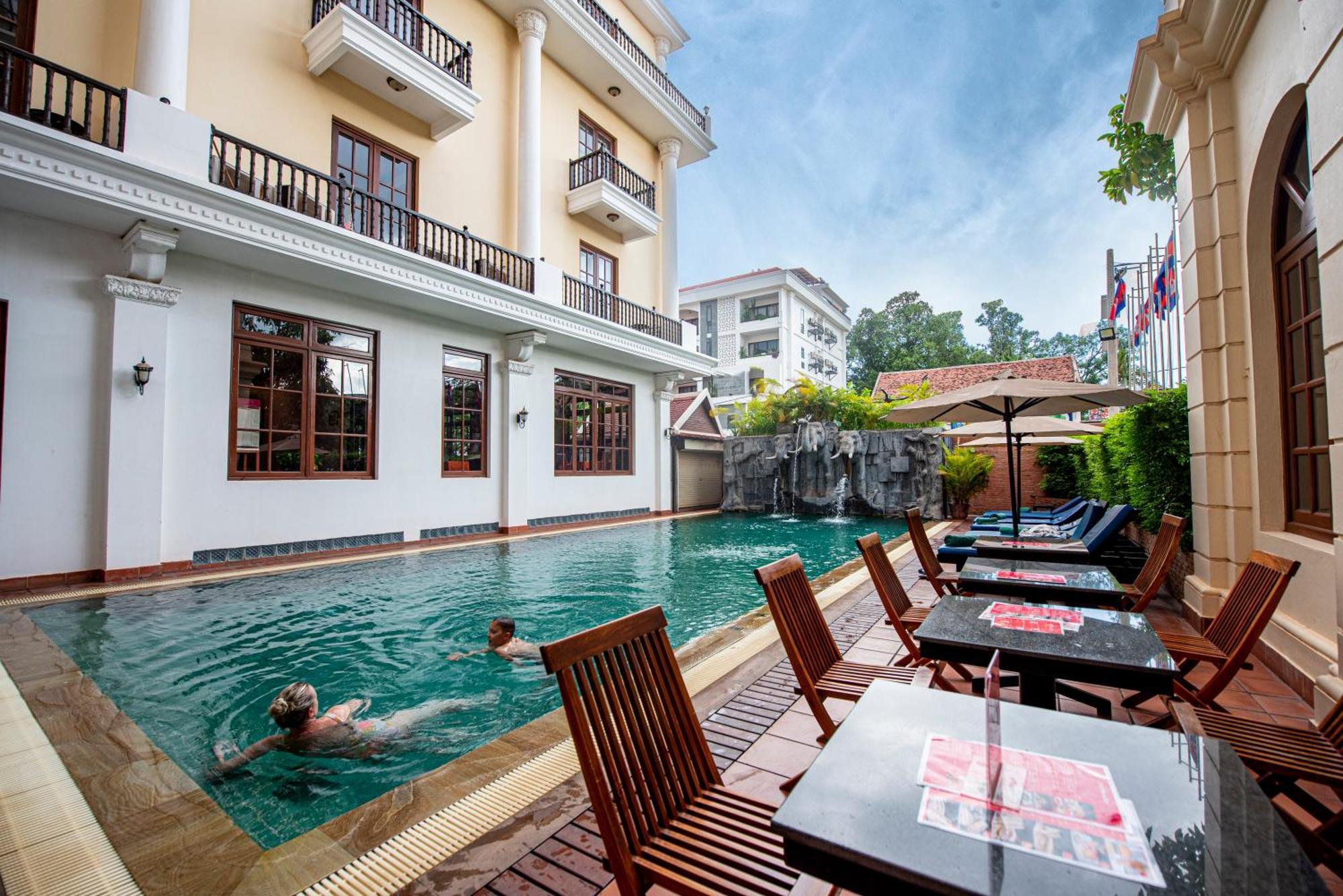 The Suite By Royal Crown Hotel Siem Reap Exterior foto