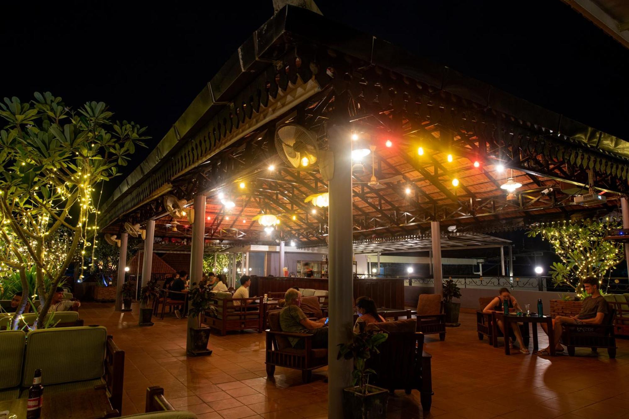The Suite By Royal Crown Hotel Siem Reap Exterior foto