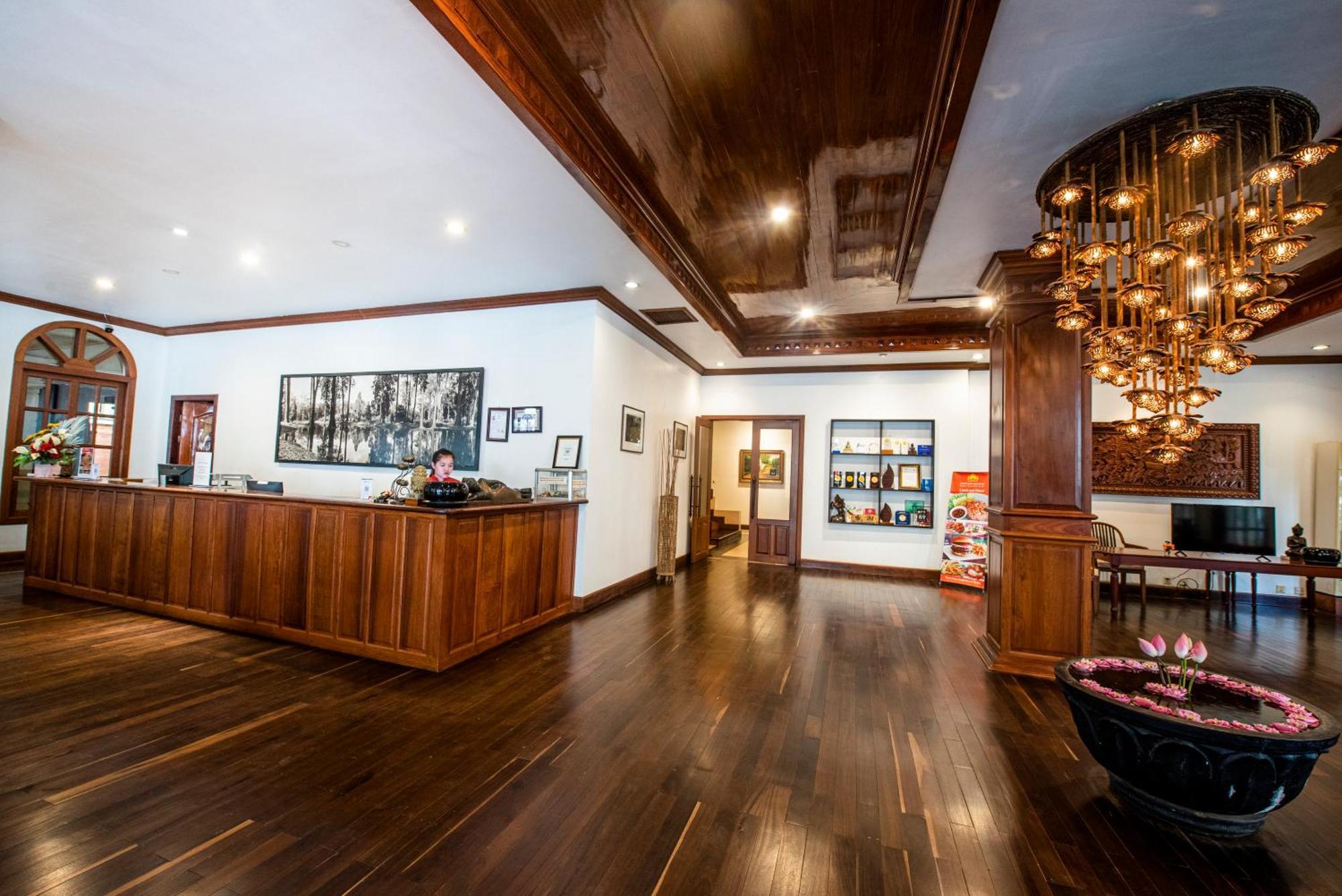 The Suite By Royal Crown Hotel Siem Reap Exterior foto