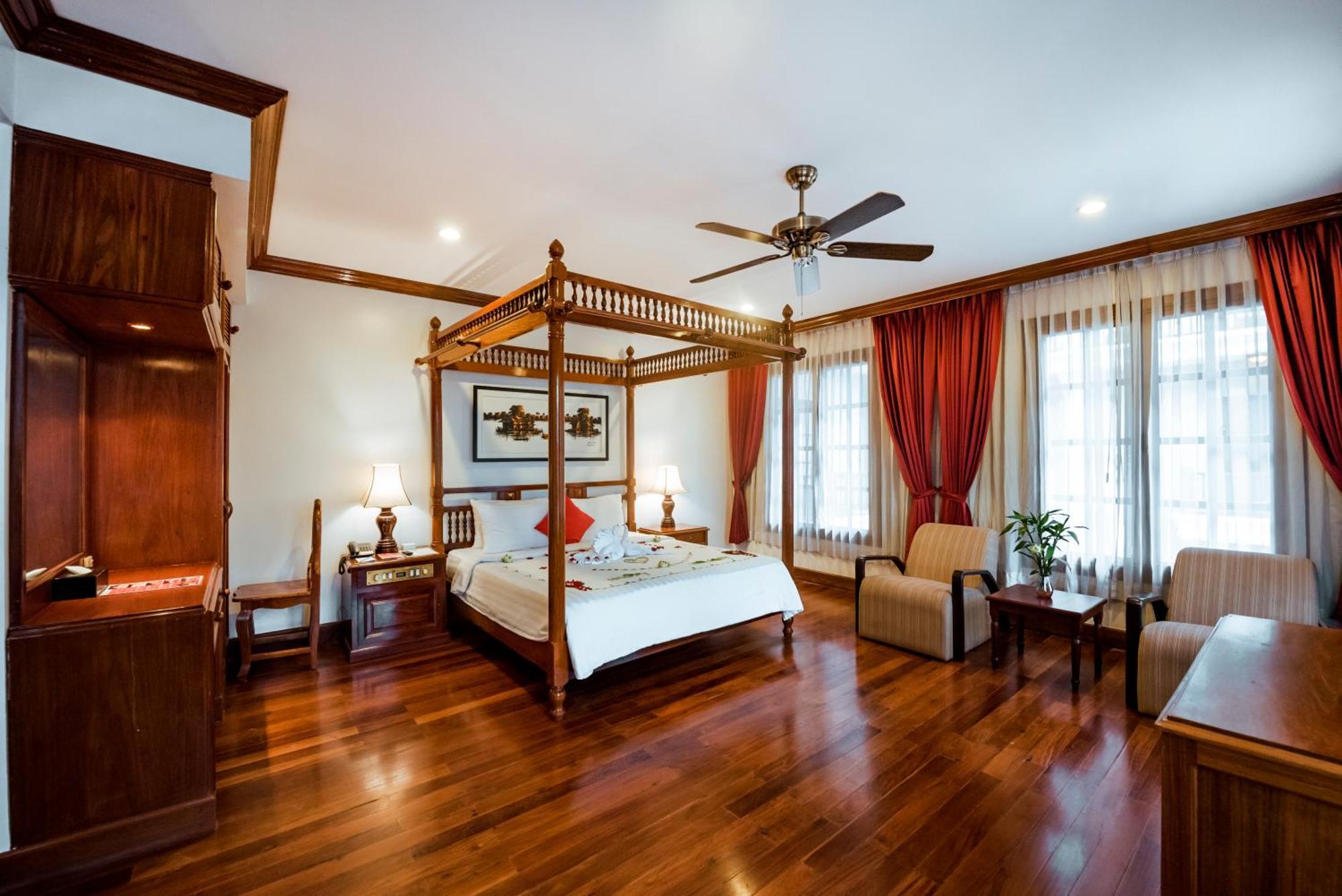The Suite By Royal Crown Hotel Siem Reap Exterior foto