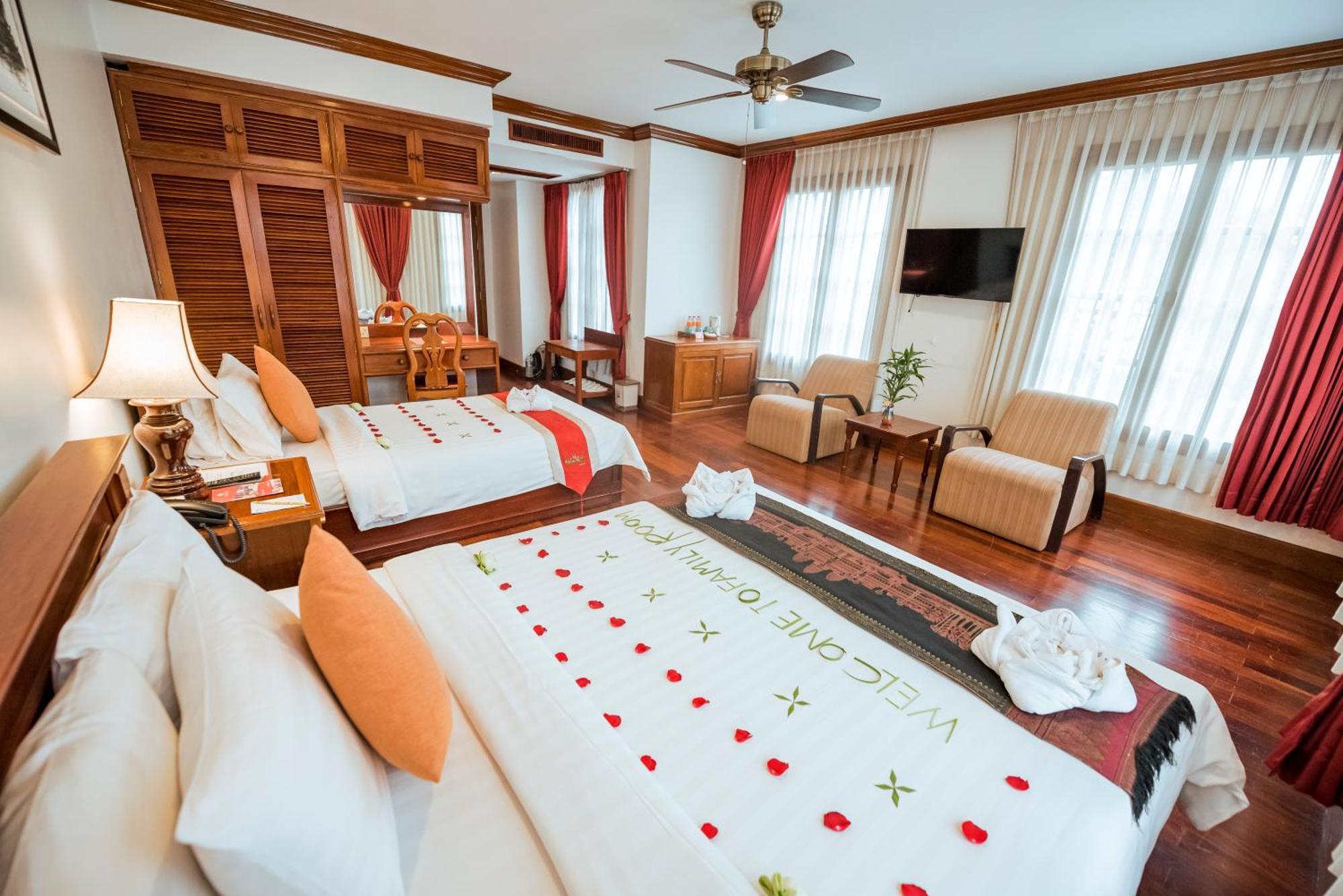 The Suite By Royal Crown Hotel Siem Reap Exterior foto