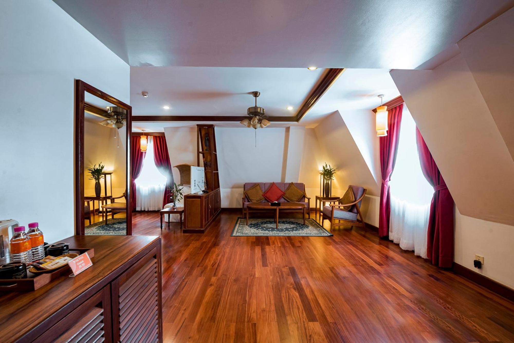 The Suite By Royal Crown Hotel Siem Reap Exterior foto